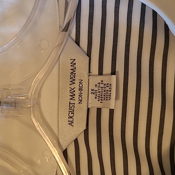 Long sleeve business casual. - Picture 3 of 3